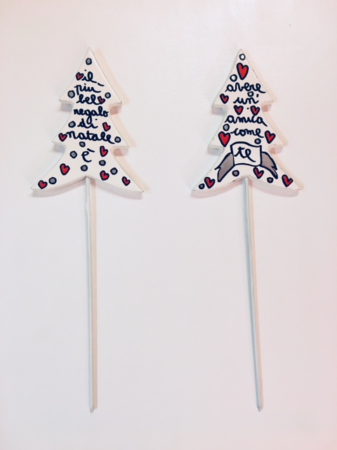 Frasi Natale Amica.Alberino Di Natale Decorato Con Frase Sull Amicizia Dedicato All Amica Del Cuore Alberino Di Natale A Stecco In Legno Laccato Bianco Personalizzato Dalla Calligrafia Di Silvia Tosi Con Frase Sull Amicizia Idea Regalo Natale